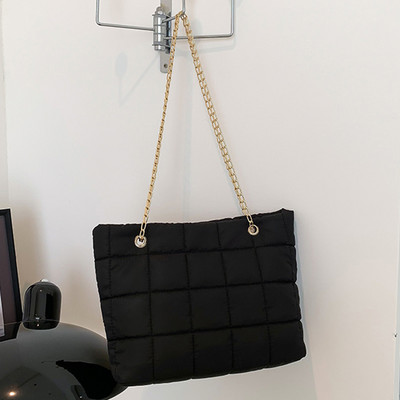 Geantă căptușită cu lanț pentru femei
