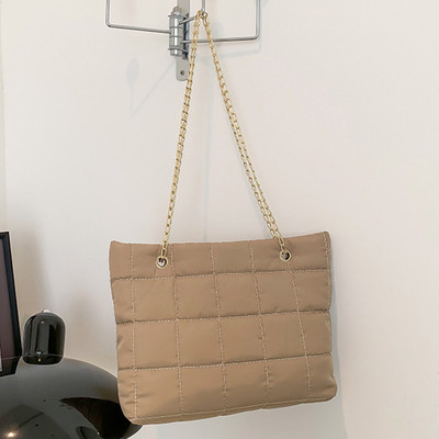 Geantă căptușită cu lanț pentru femei