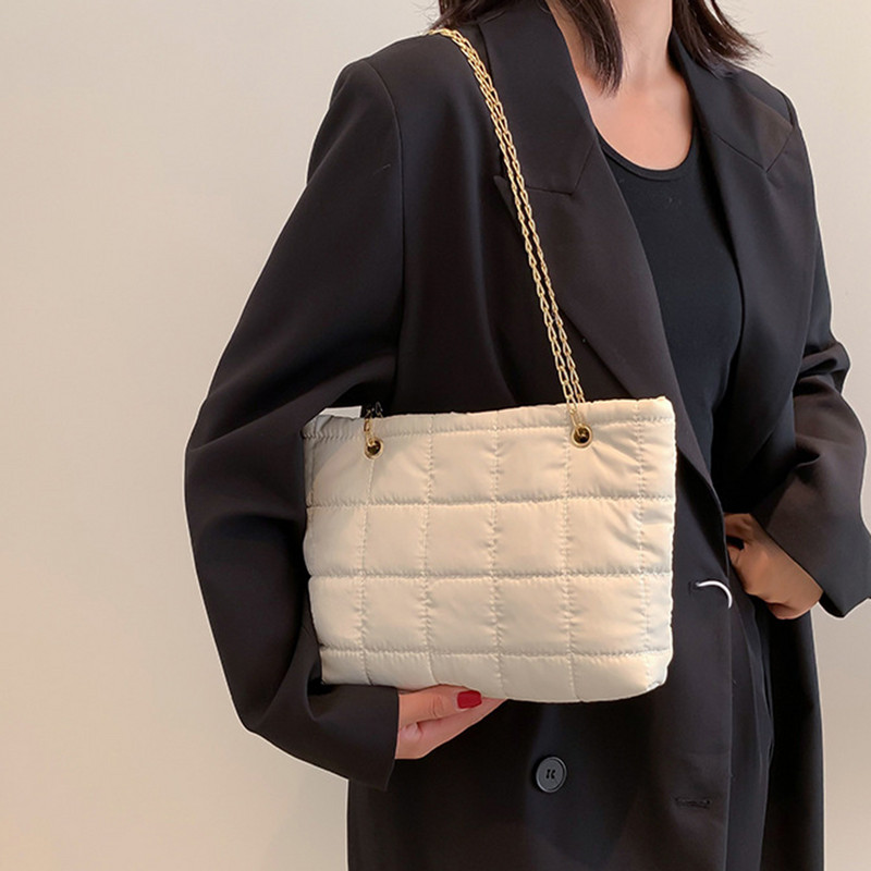 Geantă căptușită cu lanț pentru femei