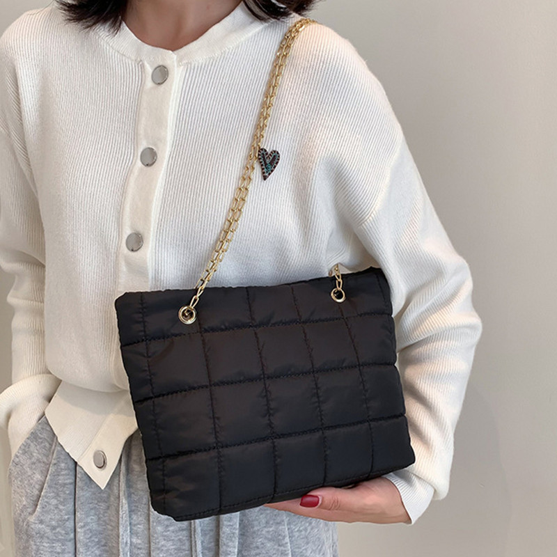 Geantă căptușită cu lanț pentru femei