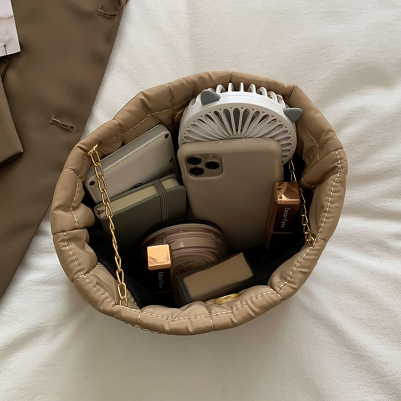 Geantă căptușită cu lanț pentru femei