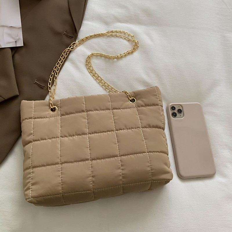 Geantă căptușită cu lanț pentru femei