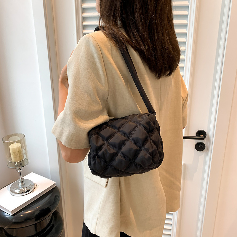 Nylonové malé tote tašky prešívané kosoštvorcové mriežkové dámske tašky cez rameno módne ležérne jednofarebné elegantné dámske tašky do podpazušia