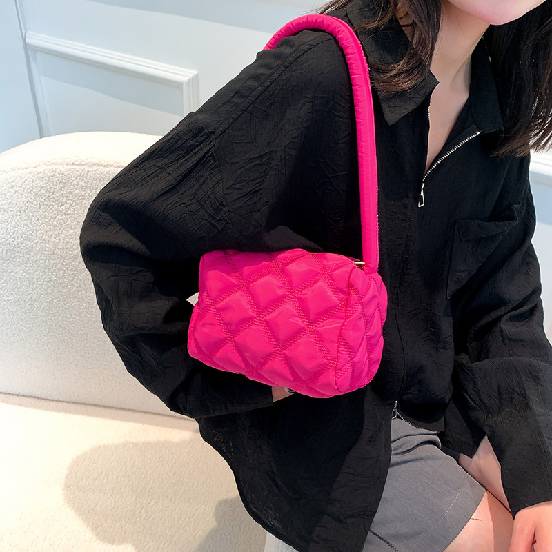 Nylonové malé tote tašky prešívané kosoštvorcové mriežkové dámske tašky cez rameno módne ležérne jednofarebné elegantné dámske tašky do podpazušia