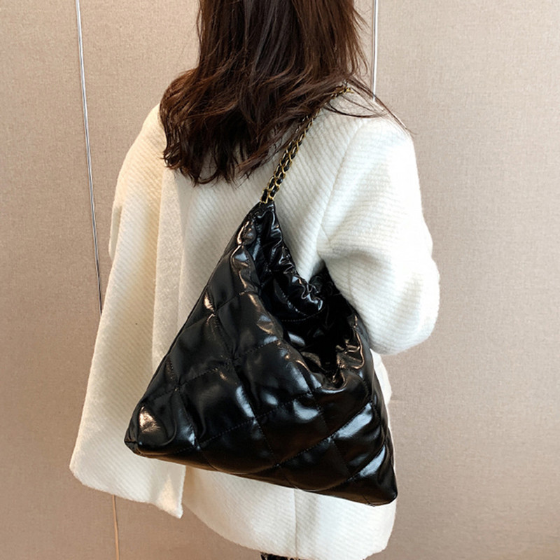 Geantă laterală moale de umăr pentru femei 2023 Trend Fashion Design Lanț cu fermoar mare Pânză de mână Genți de mână cu captuseală Genți de mână Poșetă