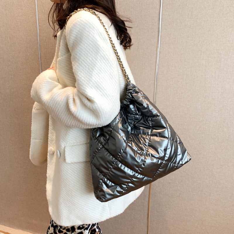 Geantă laterală moale de umăr pentru femei 2023 Trend Fashion Design Lanț cu fermoar mare Pânză de mână Genți de mână cu captuseală Genți de mână Poșetă