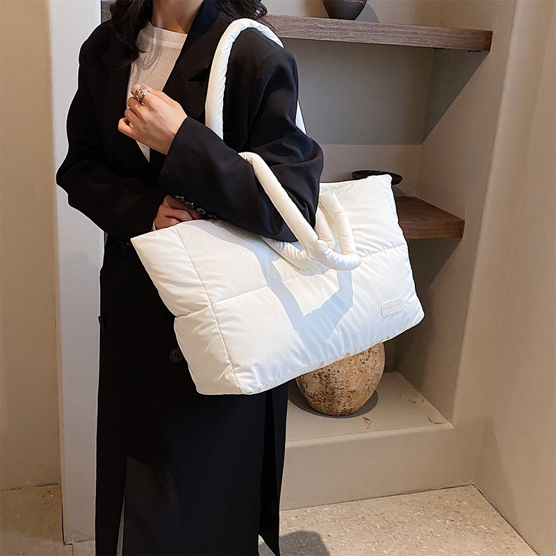 Geantă de umăr căptușită din bumbac, pentru femei, geantă puffer, geantă de mână umflată matlasată.