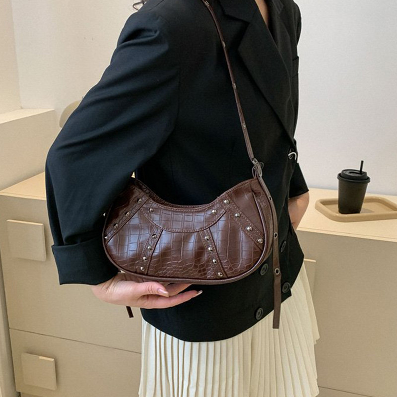 Μόδα γυναικεία τσάντα ώμου Τσάντα μασχάλης Σχέδιο τσάντα μασχάλης Τσάντα σέλας με πριτσίνια μονόχρωμη τσάντα Messenger Τσάντες Hobos Τσάντες Y2K Πορτοφόλι