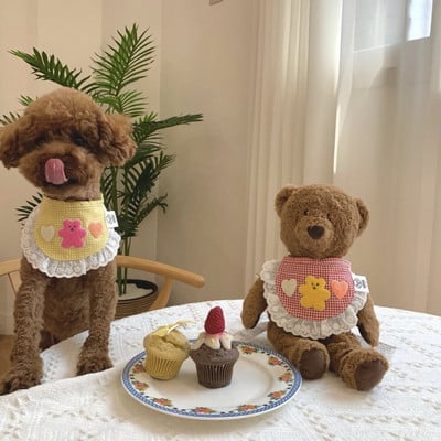 INS Cute Love Bear Pet Slobber Bib Hímzett Macska Kutya Előke Pomerániai Teddy Dog Kiegészítők Kis kutyáknak Cica kiegészítők