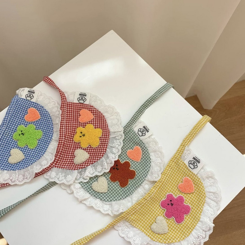 INS Cute Love Bear Pet Slobber Bib Hímzett Macska Kutya Előke Pomerániai Teddy Dog Kiegészítők Kis kutyáknak Cica kiegészítők