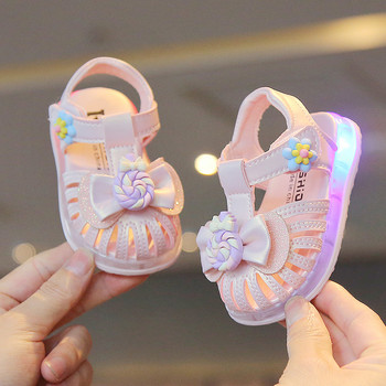 Летни LED светлини Сандали за момичета Модни сладки бонбонени цветя Мека подметка Обувки за малко дете Детски издълбани светещи сандали на принцеса