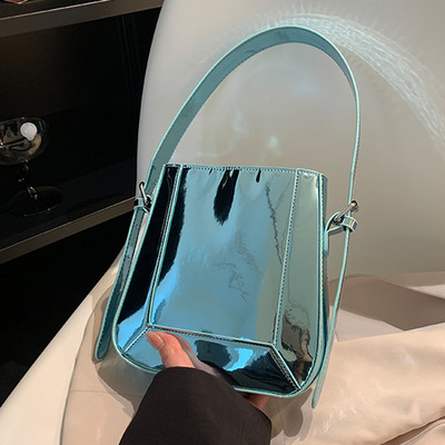 Ženska sjajna torba preko ramena za 2023. Luksuzna dizajnerska PU torba ispod pazuha Torba velikog kapaciteta Jednostavna ženska putnička torba