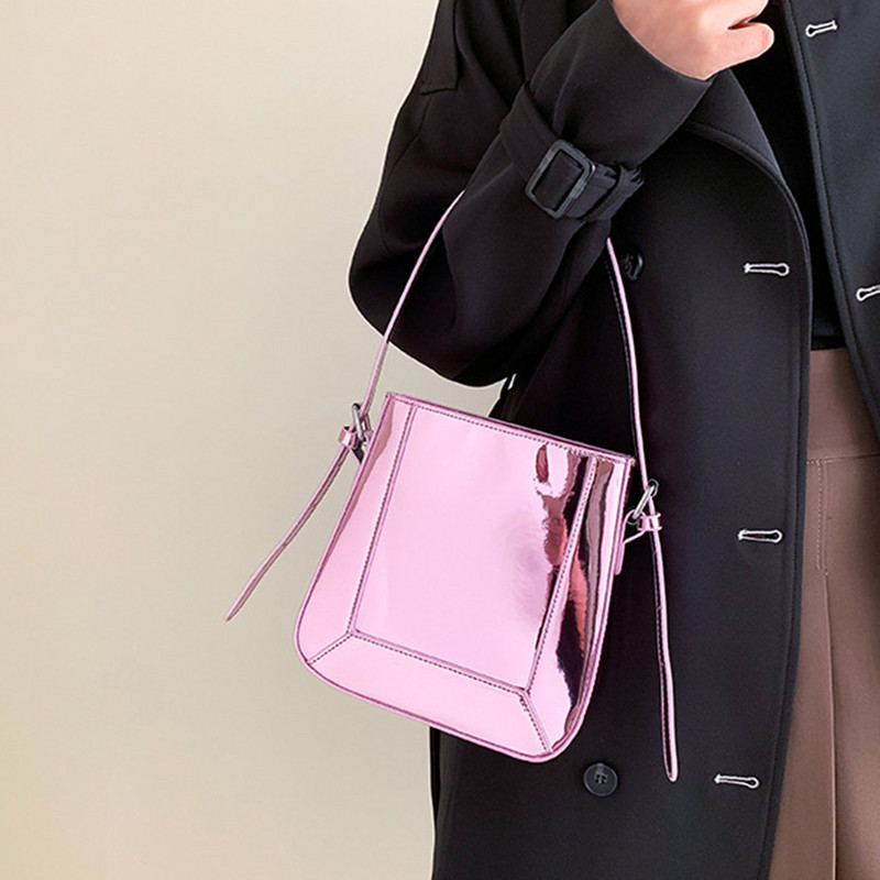 Ženska sjajna torba preko ramena za 2023. Luksuzna dizajnerska PU torba ispod pazuha Torba velikog kapaciteta Jednostavna ženska putnička torba