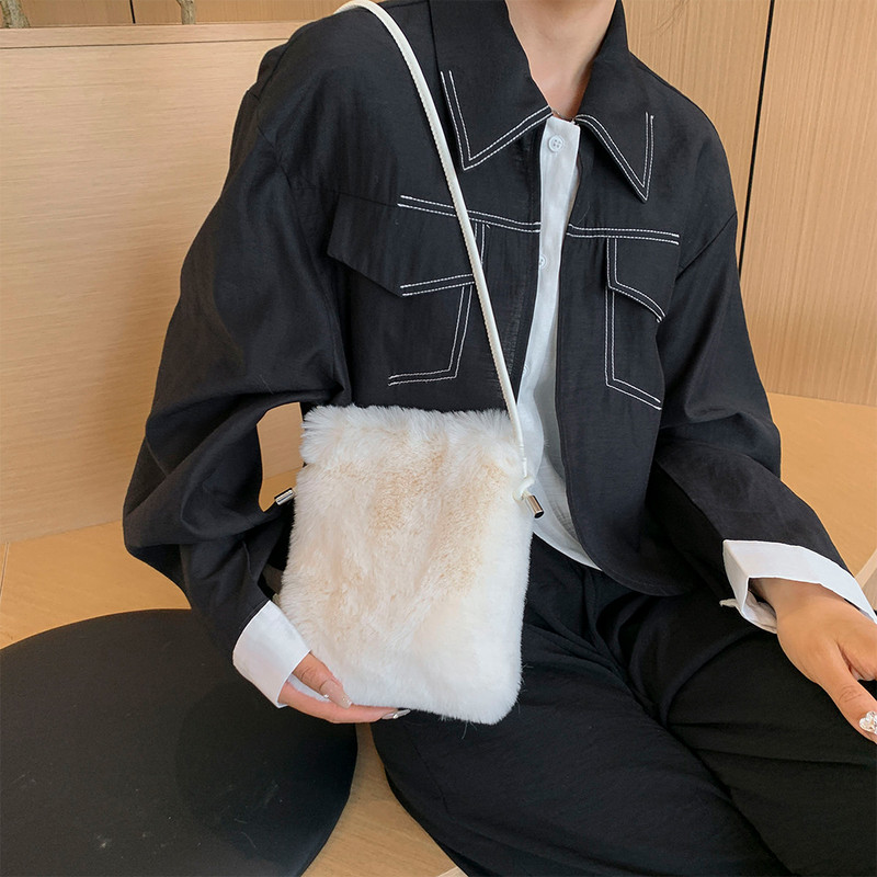 Pehme kandekott naistele kohev käekott Rahakott Kunstkarusnahast udune Crossbody kott Talvine karvane õlakott Vabaaja naiste telefonikott Uus