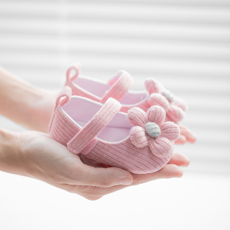 Armsad vibujalatsid tüdrukutele Kevad-sügis tüdrukute esmakordsed väikelapsejalatsid Pehme tallaga libisemiskindlad tüdrukute printsessikingad 0–18 kuud