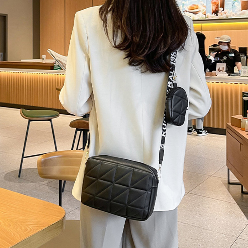 Γυναικεία τσάντα ταξιδιού με στάμπα τσάντα Hobo Καπιτονέ δέρμα PU με φαρδύ λουράκι Μονόχρωμη απλή τσάντα με ασορτί σετ συμπλέκτη