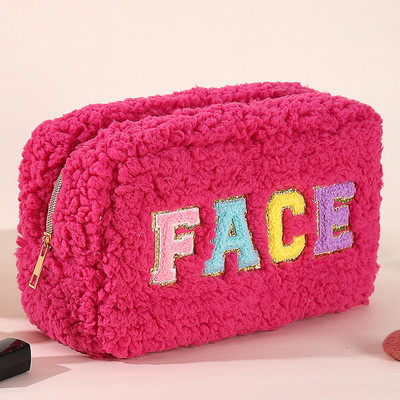 Τσάντα μακιγιάζ Chenille Letter Fuzzy με μπαλώματα Chenille Letter Λούτρινη τσάντα περιποίησης ταξιδιού για αξεσουάρ καλλωπισμού Βούρτσες