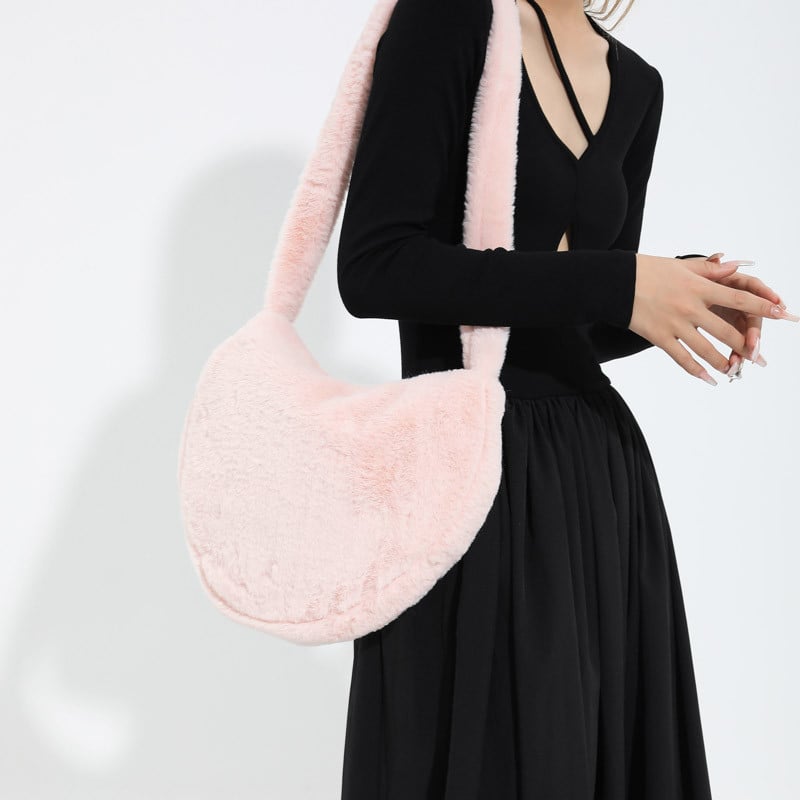 Luksuslik kunstkarusnahast südamekujulised naiste väikesed käekotid kohevad pehmed naiste kett-õlakott Moodne naiste karvane igapäevane rahakott