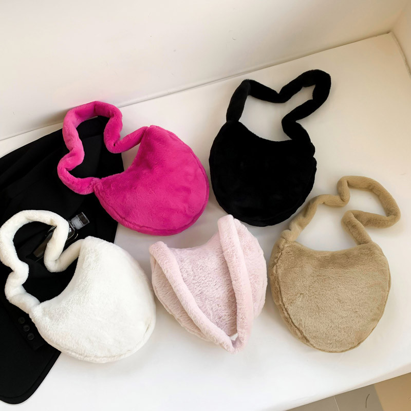 Luksuslik kunstkarusnahast südamekujulised naiste väikesed käekotid kohevad pehmed naiste kett-õlakott Moodne naiste karvane igapäevane rahakott