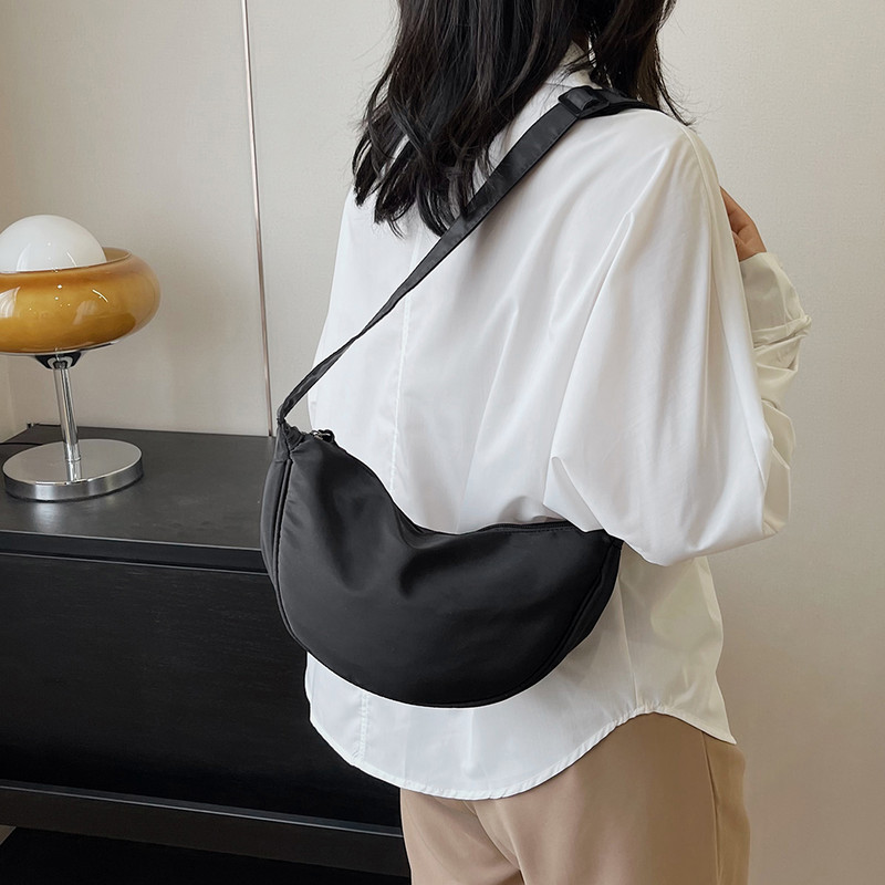 Geantă de umăr Hobos simplă din nailon pentru femei, de culoare solidă, pentru femei, portabilă, cu semiluna, cu design nou, genți de mână pentru fete.