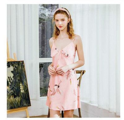 Kuum soodusmüük Must suvine satiinist kimono hommikumantel naiste pruutneitsi pruutneitsi pulmamantel kleit Seksikas lilleline pikk magamisriietus M-3XL