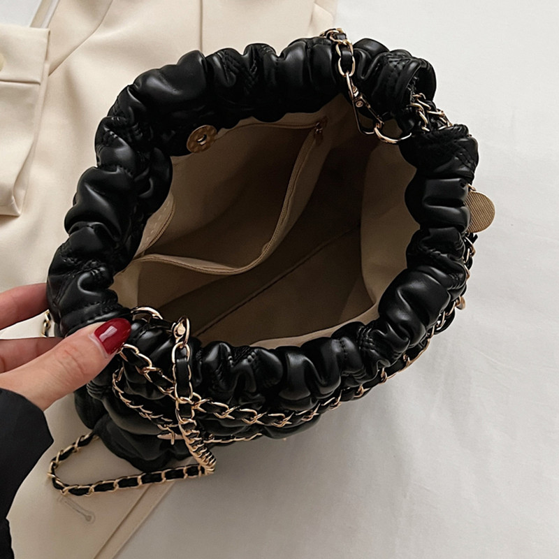 Luksuslikud ketiga käekotid naistele Tepitud plisseeritud PU suure mahutavusega kandekott Käekott Uus Korea mood, nööriga nööriga kott