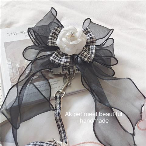 Ins New Pet Dog Traction κοστούμι Λουλούδια Φιόγκος Στήθος Πλάτη Σχοινί έλξης Γάτα Σχοινί Μόδα Πολυτελή Προηγμένα Λουλούδια Ρούχα Σκύλος Περπάτημα