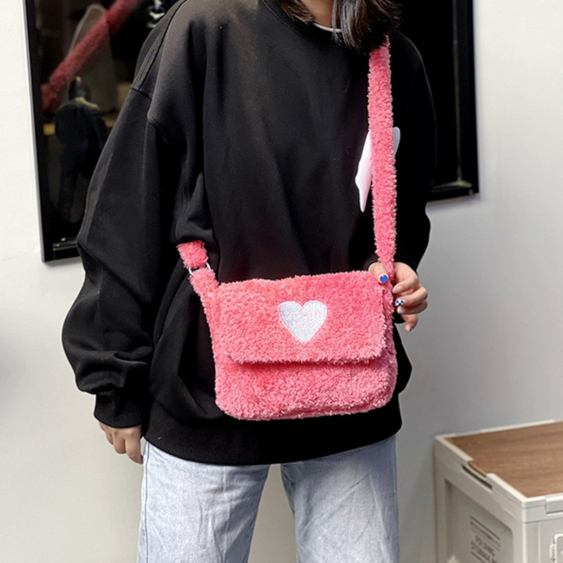 2023 Nová plyšová látková dámska crossbody kabelka, malá módna jahňacia vlna, nadýchaná kožušina, zimná dámska kabelka, dizajnérske kabelky