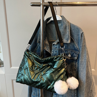 Γυναικεία Puffer Tote Bag Sparkle Quilted Hobo Bag with Pom Poms fluffy satchel bag Ελαφρύ, ευέλικτο, περιστασιακή χειμερινή τσάντα αγορών