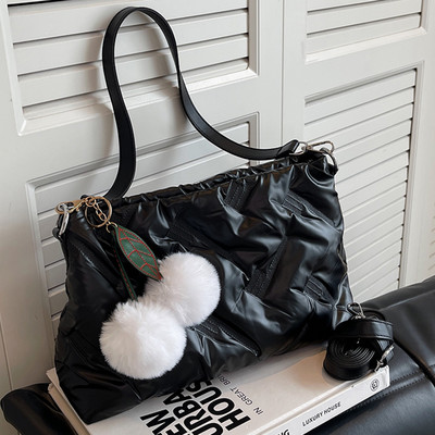 Γυναικεία Puffer Tote Bag Sparkle Quilted Hobo Bag with Pom Poms fluffy satchel bag Ελαφρύ, ευέλικτο, περιστασιακή χειμερινή τσάντα αγορών