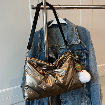 Γυναικεία Puffer Tote Bag Sparkle Quilted Hobo Bag with Pom Poms fluffy satchel bag Ελαφρύ, ευέλικτο, περιστασιακή χειμερινή τσάντα αγορών