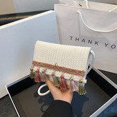 Γυναικεία τσάντα ώμου Πόρπη από άχυρο Πορτοφόλι αποθήκευσης Φούντα Σύγκρουση χρωμάτων για ταξίδια/ ραντεβού/και αγορές