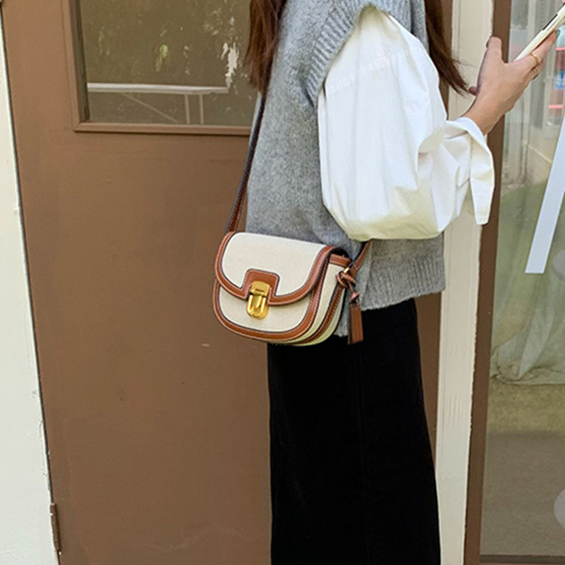 Dámska kožená sedlová taška s nastaviteľným popruhom, retro crossbody taška, všestranná vintage tote taška s kovovou sponou, dámska ležérna kabelka