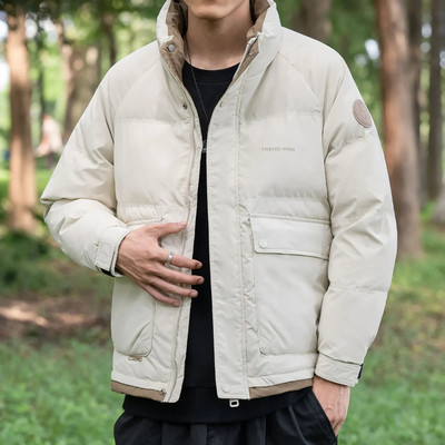 Jachetă de puf pentru bărbați la modă, guler în picioare, haine scurte mozabile, iarna 2023 în stil coreean, îmbrăcăminte exterioară îngroșată și caldă.