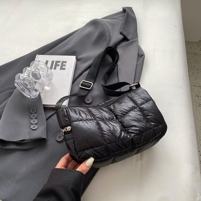 Sivler Malá ležérna prešívaná nylonová kabelka cez rameno pre ženy 2023 Nové trendy kabelky Dizajnérska polstrovaná plus bavlnená crossbody kabelka
