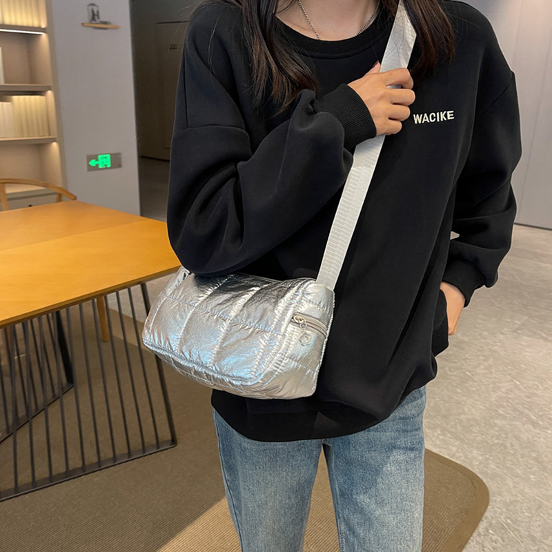 Sivler Malá ležérna prešívaná nylonová kabelka cez rameno pre ženy 2023 Nové trendy kabelky Dizajnérska polstrovaná plus bavlnená crossbody kabelka
