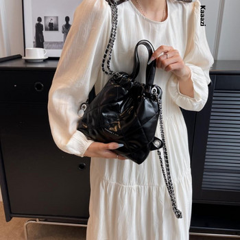 Универсална раница с верижка Лято 2023 Нова мода Луксозна дизайнерска чанта Висококачествена ежедневна дамска чанта през рамо от изкуствена кожа