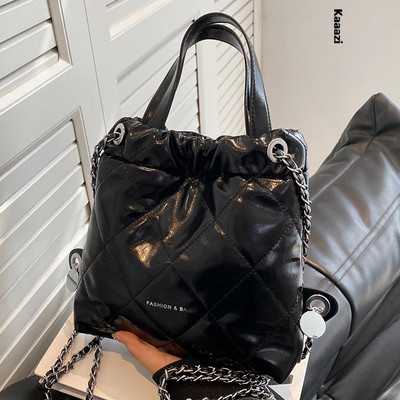 Ευέλικτο σακίδιο πλάτης με αλυσίδα 2023 Καλοκαίρι Νέα μόδα πολυτελής τσάντα σχεδιαστή υψηλής ποιότητας casual γυναικεία δερμάτινη τσάντα ώμου Pu