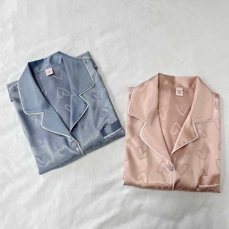 Pizsama női jégselyem tavaszi és őszi hosszú ujjú hálóruhákhoz, 2023 új, piros szerelmes nyomattal készült pizsama nyári otthoni rövidnadrág öltöny