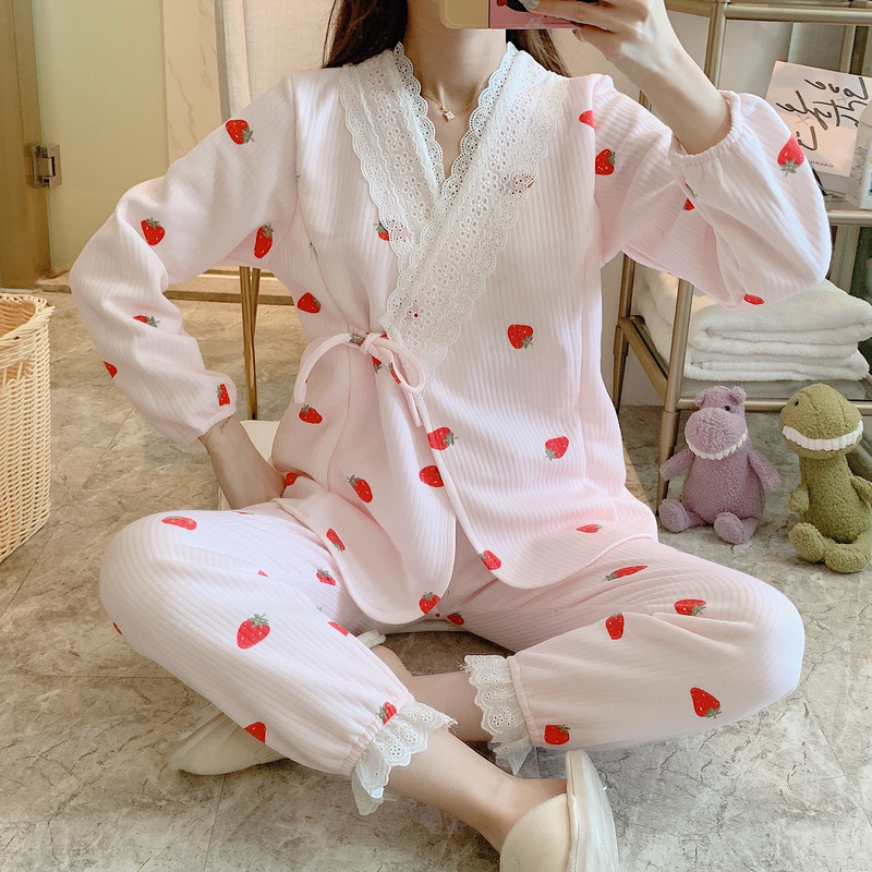 Magusate mustritega trükitud pikkade varrukatega pitsist lapitehnika. Imetamiskardiganid+püksid, kaheosaline rasedate pidžaamakomplekt, talvised magamisriided