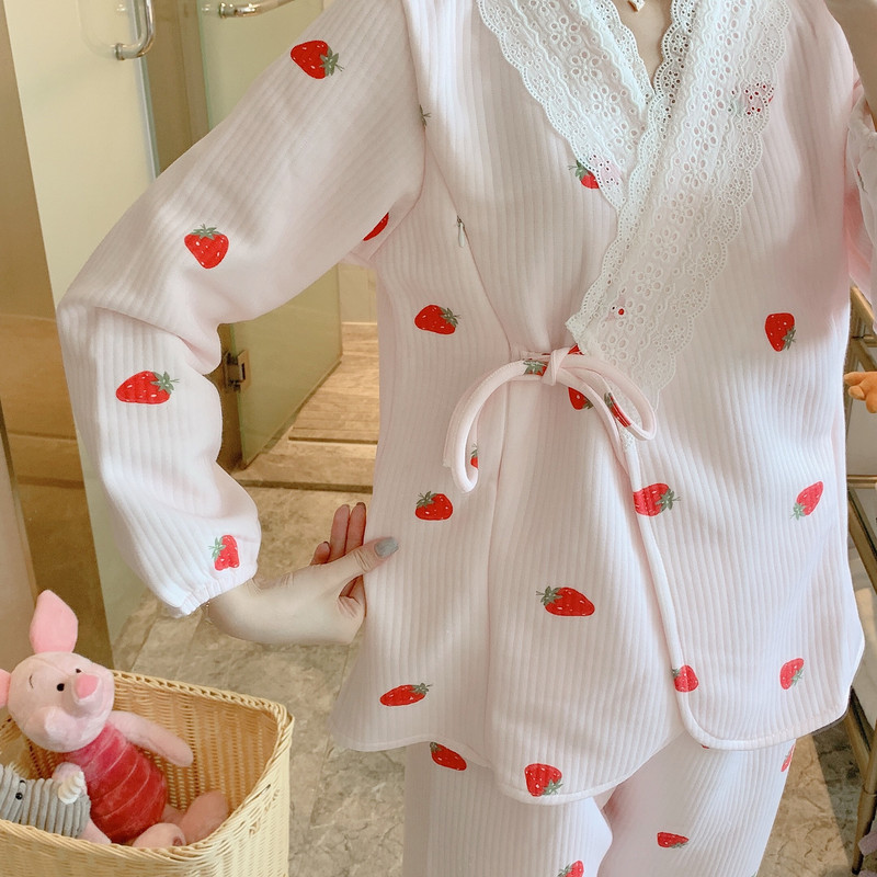 Magusate mustritega trükitud pikkade varrukatega pitsist lapitehnika. Imetamiskardiganid+püksid, kaheosaline rasedate pidžaamakomplekt, talvised magamisriided