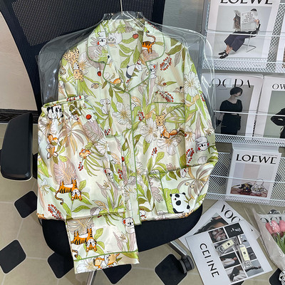 Pižamos Moteriška šilkinė pižama ilgomis rankovėmis pižamos pižamos kostiumas su gėlėmis margintas Aukštos kokybės ledinis šilkas gali būti dėvimas lauke namuose Pižama