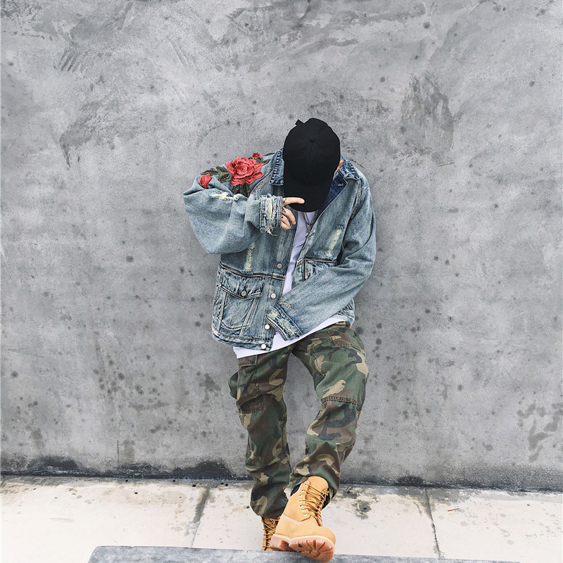 Ανοιξιάτικα νέα ανδρικά ρούχα τζιν μπουφάν 3D ροζ λουλούδι κέντημα Vintage παλτό ξεφτισμένο με τρύπα High Street Hip Hop Outerwear