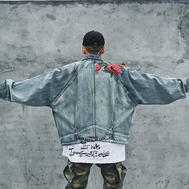 Ανοιξιάτικα νέα ανδρικά ρούχα τζιν μπουφάν 3D ροζ λουλούδι κέντημα Vintage παλτό ξεφτισμένο με τρύπα High Street Hip Hop Outerwear