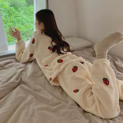 Σετ πιτζάμες για γυναίκες με στάμπες φράουλας Kawaii Girlish Winter Flannel Sleepwear Fashion Απλή στρογγυλή λαιμόκοψη College Warm Lounge