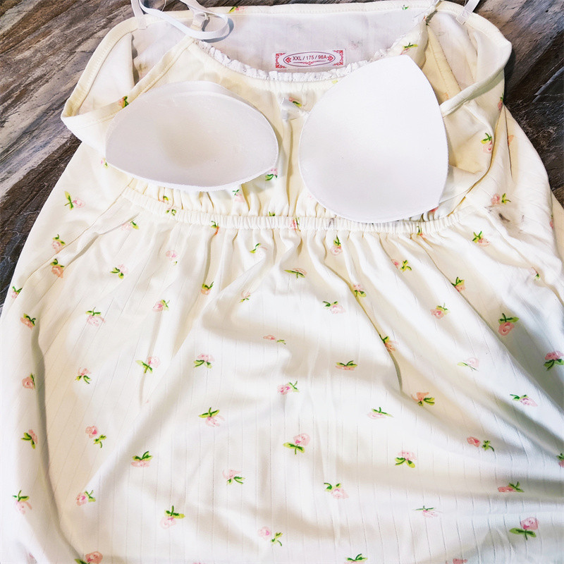 Seksi komplet simpatične sigurne pidžame s cvijetom - ženski trodijelni ogrtač s punim rukavima, grudnjak, prsluk i hlače u modnoj kućnoj odjeći