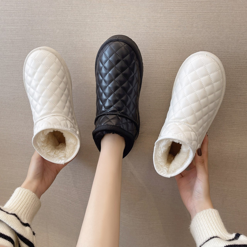 Uued naiste saapad Kerged talvised soojad plüüsis poolsaapad Lamedad veekindlad vabaaja naiste lumesaapad Slip On Shoe Palus jalatsid