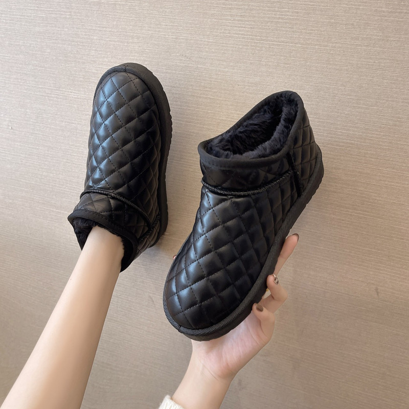 Uued naiste saapad Kerged talvised soojad plüüsis poolsaapad Lamedad veekindlad vabaaja naiste lumesaapad Slip On Shoe Palus jalatsid