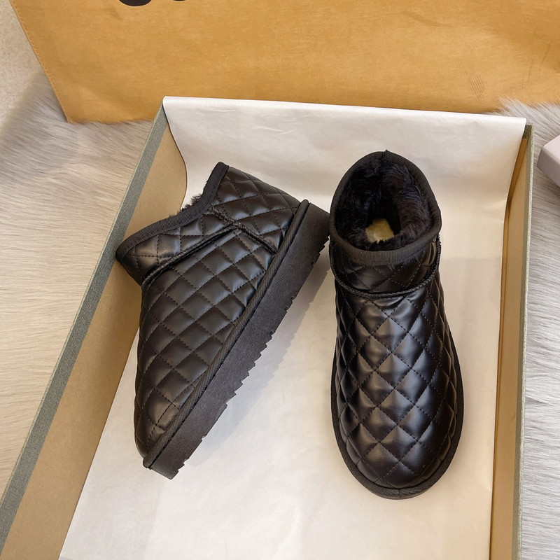 Uued naiste saapad Kerged talvised soojad plüüsis poolsaapad Lamedad veekindlad vabaaja naiste lumesaapad Slip On Shoe Palus jalatsid