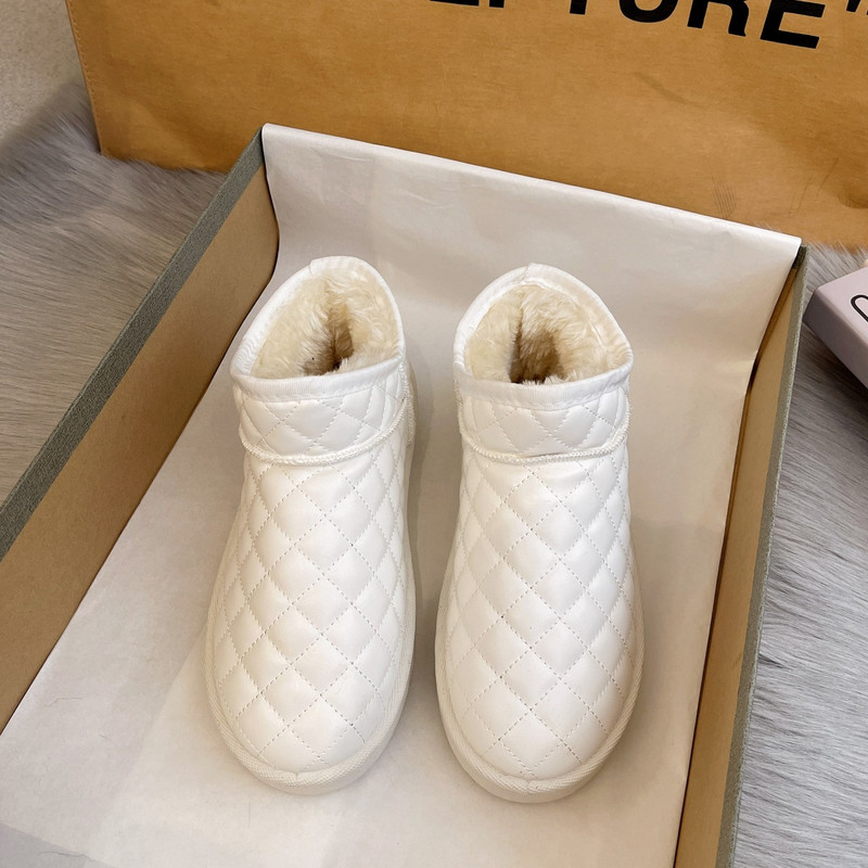 Uued naiste saapad Kerged talvised soojad plüüsis poolsaapad Lamedad veekindlad vabaaja naiste lumesaapad Slip On Shoe Palus jalatsid
